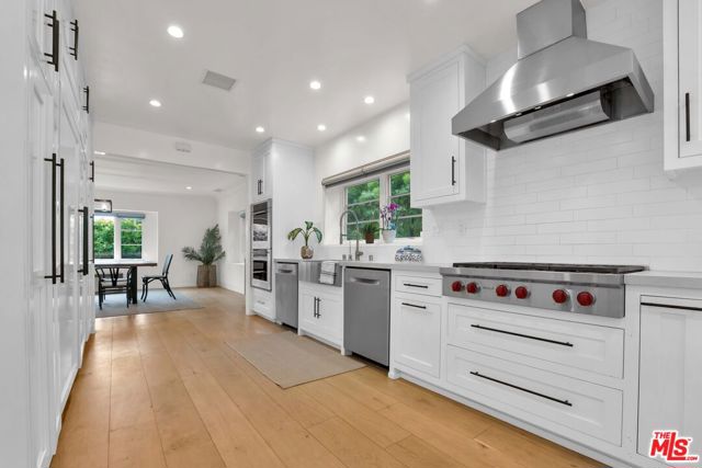 602 S Lucerne Boulevard, Los Angeles CA: https://media.crmls.org/mediaz/e148d7d5-6ad9-411a-9404-c4e78d1c456d.jpg