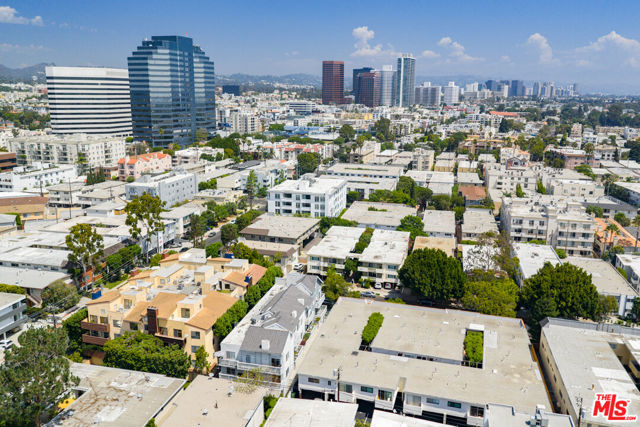 1315 S Carmelina Avenue, Los Angeles CA: https://media.crmls.org/mediaz/e1494dfc-d5b8-4f82-81af-d95a10ec34b2.jpg