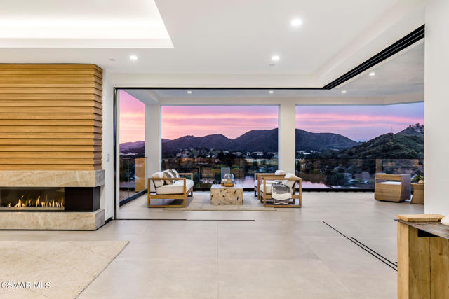 118 Giles Road, Lake Sherwood CA: https://media.crmls.org/mediaz/e149acf2-e394-4172-8968-529da080cbe2.jpg