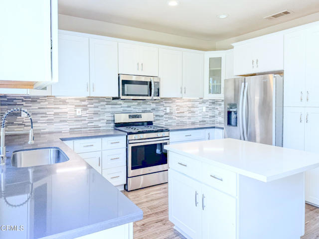 Detail Gallery Image 8 of 35 For 818 Navigator Way, Oxnard,  CA 93035 - 4 Beds | 2/1 Baths