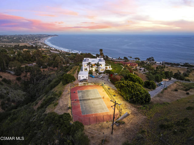 31505 Pacific Coast Highway, Malibu CA: https://media.crmls.org/mediaz/e14a0bc3-91cc-4957-8401-b448fa9865a7.jpg