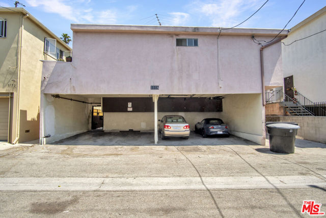 1118 9th Street, Santa Monica CA: https://media.crmls.org/mediaz/e14a3280-7365-4689-919a-5aa957524846.jpg