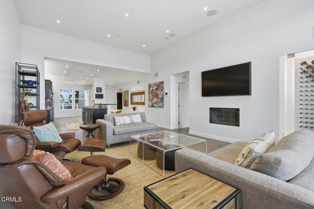 1572 Seabridge Lane, Oxnard CA: https://media.crmls.org/mediaz/e14a390f-d0ab-44d6-a2ee-df83c4ff08c7.jpg