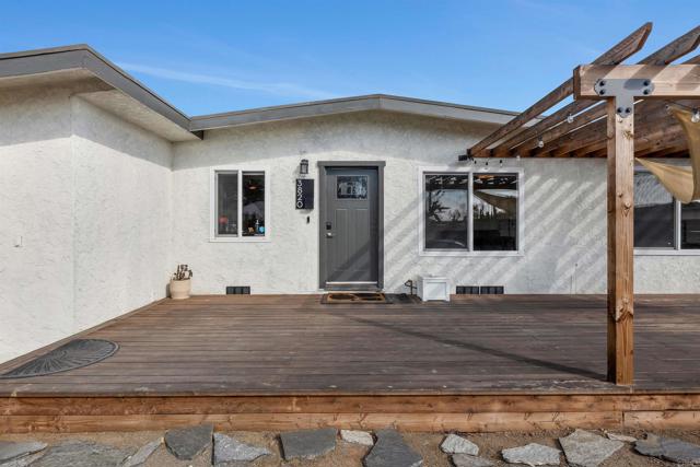 Detail Gallery Image 4 of 27 For 3820 Hilltop Dr, San Diego,  CA 92102 - 3 Beds | 2 Baths