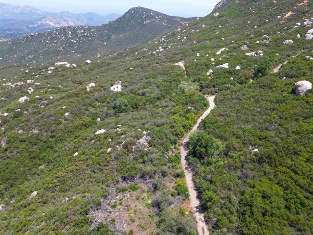 17441 Dos Picos Park Road, Ramona CA: https://media.crmls.org/mediaz/e14a8d49-8d0f-400c-8441-05f3c2d067b3.jpg