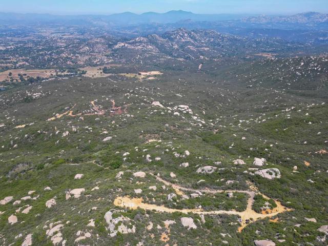 17441 Dos Picos Park Road, Ramona CA: https://media.crmls.org/mediaz/e14b02ac-8c86-4208-9952-b4fca5fa7d08.jpg