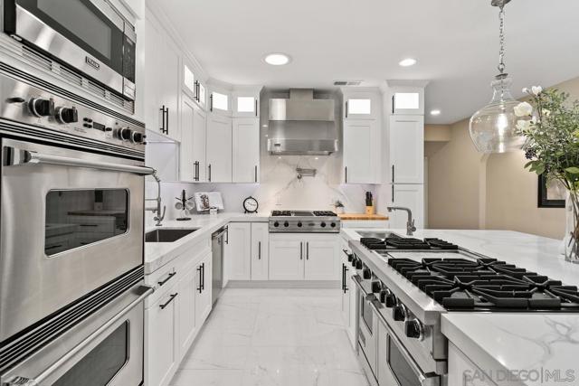 4716 S Mission Rd, Fallbrook CA: https://media.crmls.org/mediaz/e14b52bb-4a65-4b2f-98df-393659798a6c.jpg