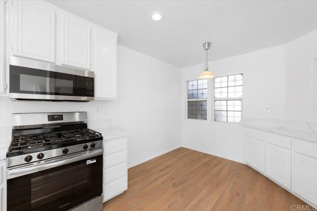 Detail Gallery Image 14 of 44 For 1275 Natoma Way #B,  Oceanside,  CA 92057 - 3 Beds | 2/1 Baths