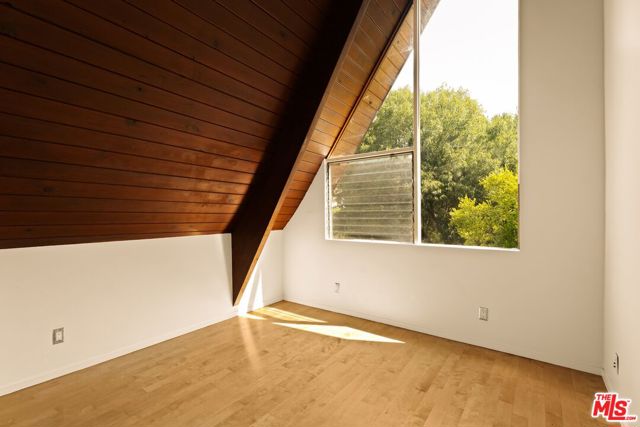 3990 Clayton Avenue, Los Angeles CA: https://media.crmls.org/mediaz/e14c3935-2dee-4a11-99d3-6b33f77b91be.jpg