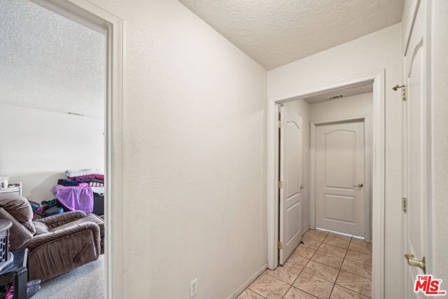 16185 Viho Road, Apple Valley CA: https://media.crmls.org/mediaz/e14c601a-3819-4d55-a199-add49da5bb6f.jpg