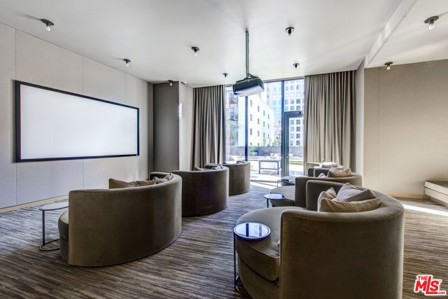 801 S OLIVE Street, Los Angeles CA: https://media.crmls.org/mediaz/e14d11be-7c08-4308-bc20-7fe130ac72d3.jpg