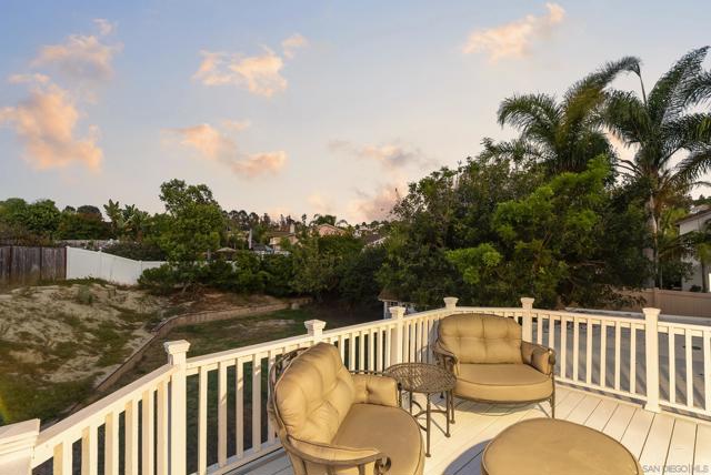 1328 Woodhaven Dr, Oceanside CA: https://media.crmls.org/mediaz/e14d1801-a742-4f8f-bba3-d01aa9bb0d19.jpg