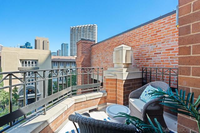 500 W Harbor Dr, San Diego CA: https://media.crmls.org/mediaz/e14d20b2-3c65-4b44-ab7c-0bf731828e36.jpg