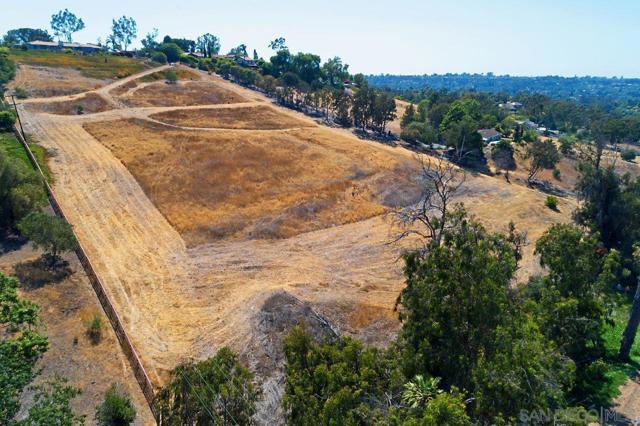 5470 La Crescenta, Rancho Santa Fe CA: https://media.crmls.org/mediaz/e14d3416-8567-47ac-a7a7-67a916c5e749.jpg