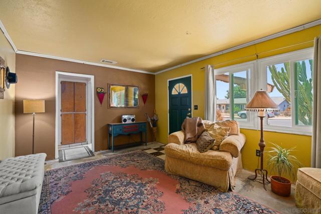 9530 Galston Drive, Santee CA: https://media.crmls.org/mediaz/e14de046-78eb-4bed-a941-996fe8972d35.jpg