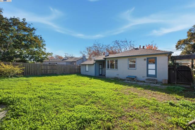 17472 Via Segundo, San Lorenzo CA: https://media.crmls.org/mediaz/e14f299d-56df-4d7e-9aca-d552bb3c05a8.jpg