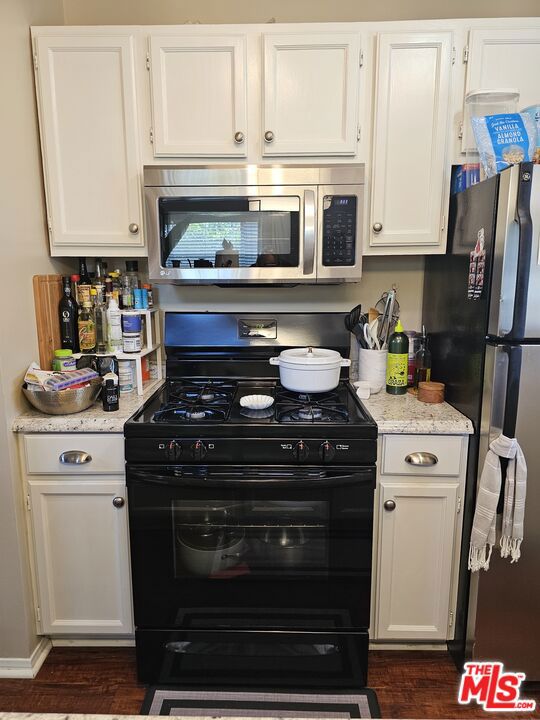 602 Obispo Avenue, Long Beach CA: https://media.crmls.org/mediaz/e14f4e3e-a8e5-46f1-a0c7-2cb2fa8056a3.jpg
