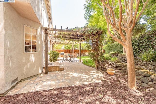 34233 Perry Glen Ter, Union City CA: https://media.crmls.org/mediaz/e1503410-ed2d-4294-ae1d-343ea5325517.jpg