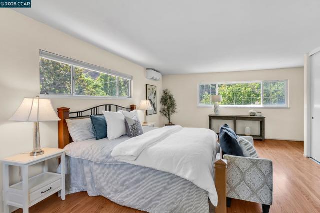 240 CASTLE GLEN ROAD, Walnut Creek CA: https://media.crmls.org/mediaz/e15061ef-51fa-4cc6-be55-08b2391550bb.jpg