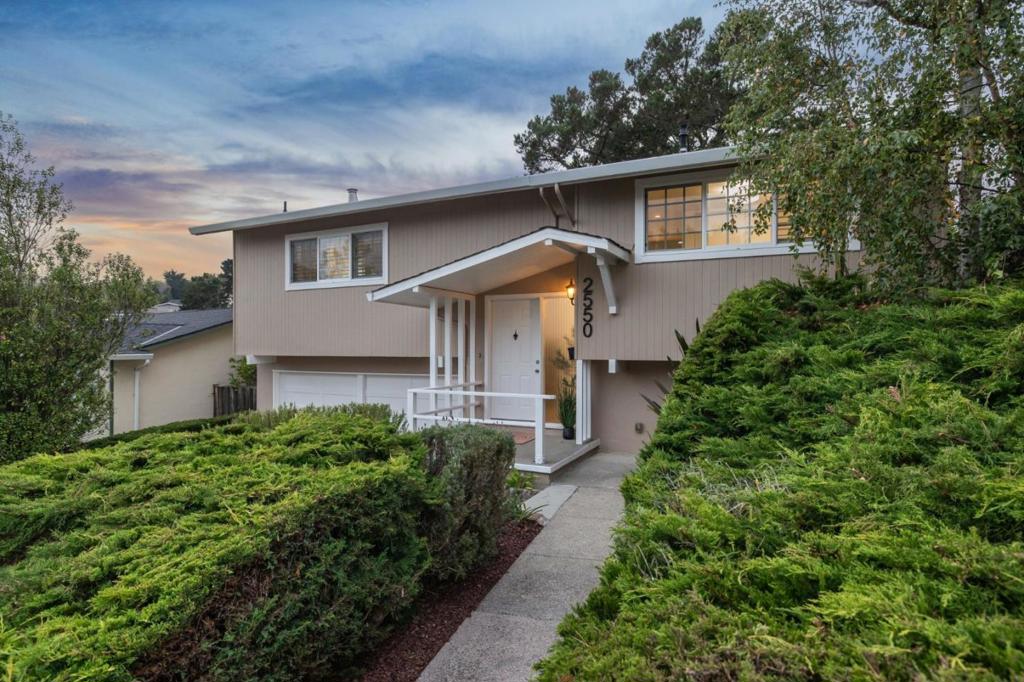 2550 Maywood Drive