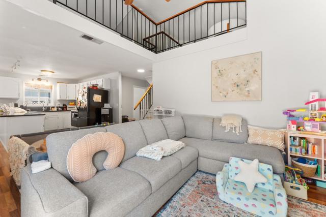 4 Athlone Way, Menlo Park CA: https://media.crmls.org/mediaz/e15101b1-09b1-404e-b646-35b21deccc5f.jpg