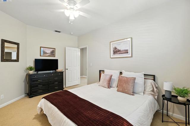 304 Dillon Court, Roseville CA: https://media.crmls.org/mediaz/e15130ed-d416-4ef2-81e5-dce576b4facb.jpg