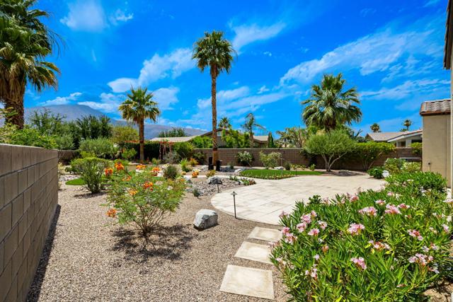 81943 Prism Drive, La Quinta CA: https://media.crmls.org/mediaz/e151b2ce-ad1d-44bf-ae78-575784ead617.jpg
