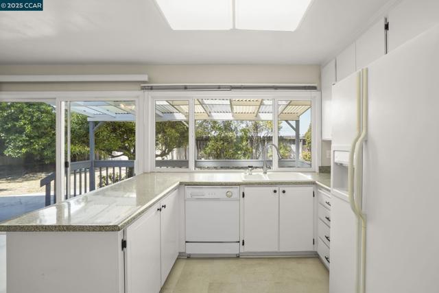 715 Graymont Circle, Concord CA: https://media.crmls.org/mediaz/e1523bac-5351-4f87-94be-77891dad585d.jpg