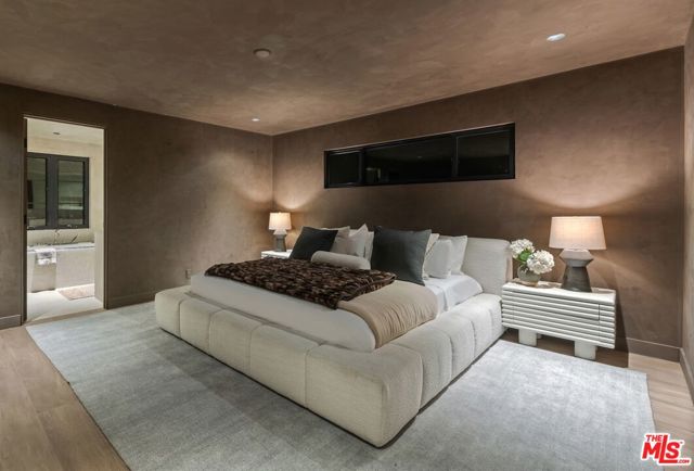 4790 Galendo Street, Woodland Hills CA: https://media.crmls.org/mediaz/e1523d49-00ca-4158-bdd6-4c28b26d37ca.jpg