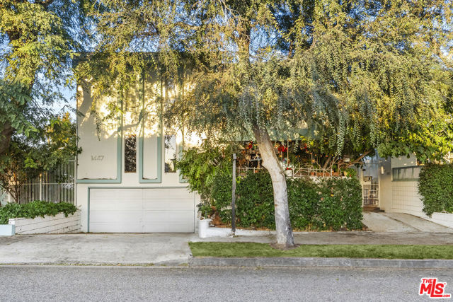 1447 Stanford Street, Santa Monica CA: https://media.crmls.org/mediaz/e152428a-7727-43e8-8011-58f901f6ee13.jpg