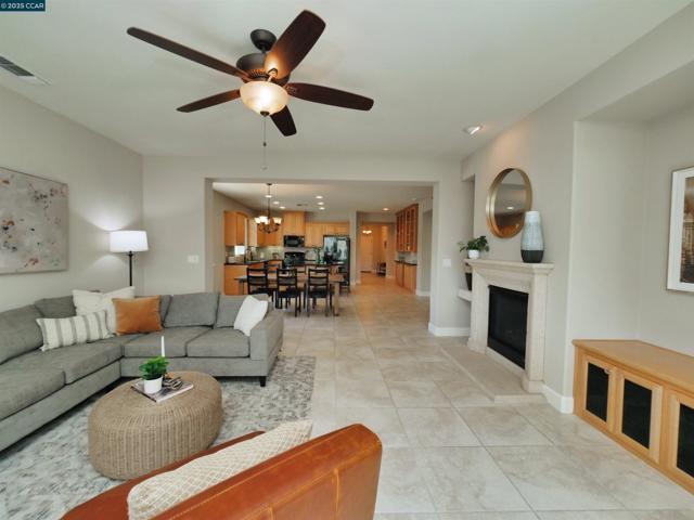 335 Suez Canal Lane, Sacramento CA: https://media.crmls.org/mediaz/e15303da-69c8-4b73-96cd-904bba6721c5.jpg