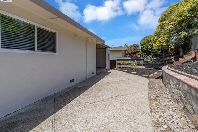 6919 Wilson Way, El Cerrito CA: https://media.crmls.org/mediaz/e1535bdb-6778-4932-8176-c56844077d98.jpg
