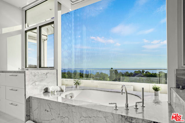 27454 Winding Way, Malibu CA: https://media.crmls.org/mediaz/e1537b4b-8356-4550-9359-6bcbfa06624f.jpg