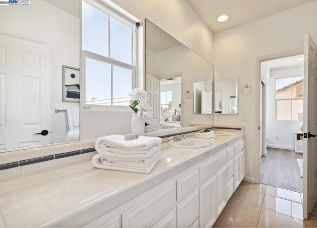 156 Elisha Ln, San Ramon CA: https://media.crmls.org/mediaz/e1538e0a-66cd-4347-886b-a18bb1c0331c.jpg