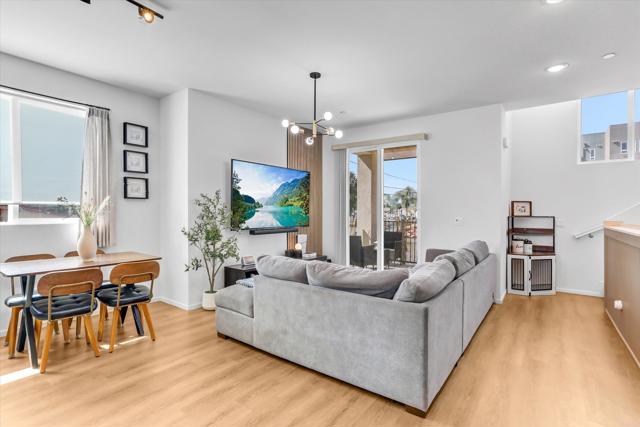 Detail Gallery Image 9 of 30 For 402 Creekside Cir, San Diego,  CA 92114 - 3 Beds | 3 Baths