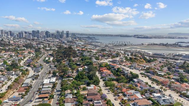 3160 Goldfinch St, San Diego CA: https://media.crmls.org/mediaz/e1542592-56a1-40b3-ae0b-f126315fc662.jpg