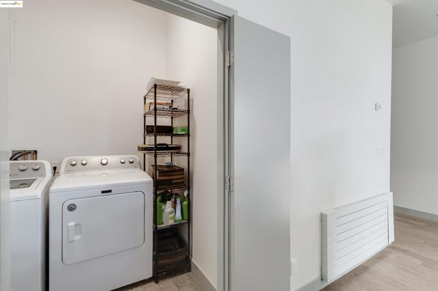 410 Webster St, Oakland CA: https://media.crmls.org/mediaz/e1543b6c-22f5-42fa-b97b-8698084d2664.jpg