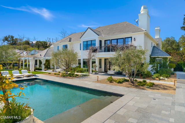 2160 Marshbrook Road, Thousand Oaks CA: https://media.crmls.org/mediaz/e154564c-e3df-449c-8997-8b755c5b0bbe.jpg