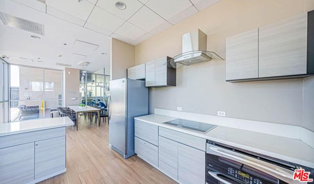3785 Wilshire Boulevard, Los Angeles CA: https://media.crmls.org/mediaz/e15465b4-e0a8-4603-9e75-42d1c914cafb.jpg