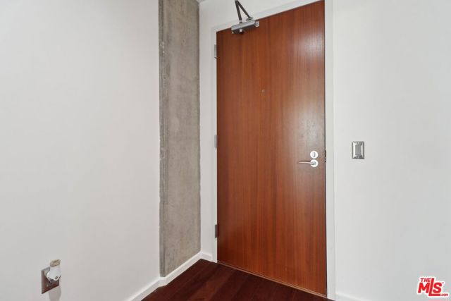 1155 S Grand Avenue, Los Angeles CA: https://media.crmls.org/mediaz/e155b0bf-557b-4373-86f7-1347c674a213.jpg