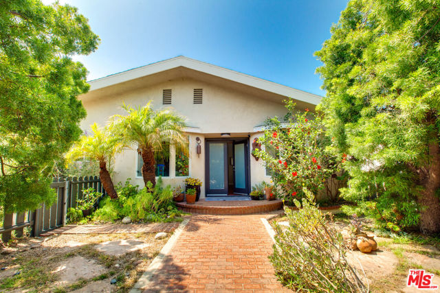 12521 Westminster Avenue, Los Angeles CA: https://media.crmls.org/mediaz/e155d8e0-7c1d-4e46-baae-90c5829488cd.jpg