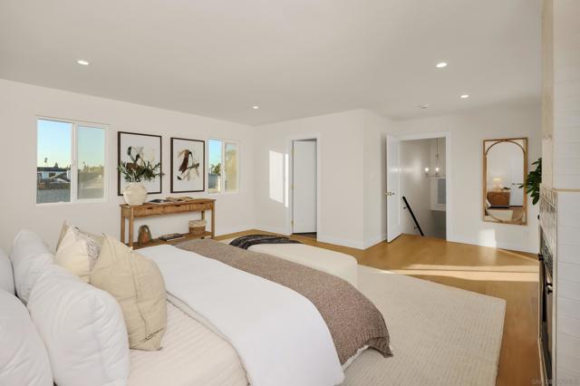 1900 W 41St St, Los Angeles CA: https://media.crmls.org/mediaz/e155eeeb-5b50-4a3e-a9a9-6f74110aa12c.jpg