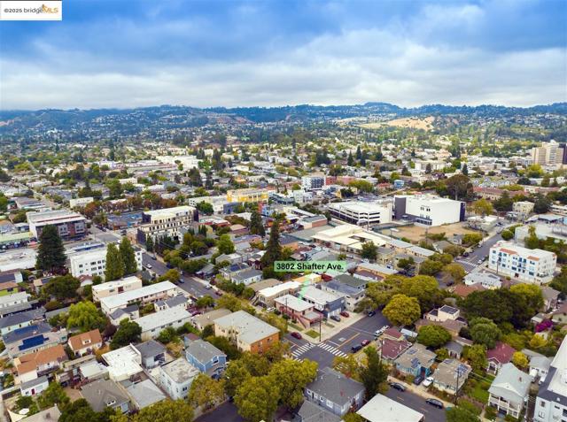 3802 Shafter Ave, Oakland CA: https://media.crmls.org/mediaz/e1560409-e5b1-4ea0-8abc-43706dcdaea2.jpg