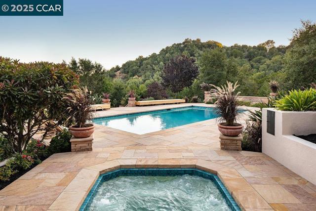 1177 Estates Dr, Lafayette CA: https://media.crmls.org/mediaz/e1564865-54e3-4bd1-8184-7eccfa825941.jpg
