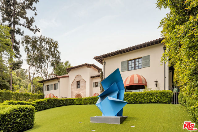 4009 Valley Meadow Road, Encino CA: https://media.crmls.org/mediaz/e156dfb7-5ecf-4b53-877d-7064a664c5df.jpg