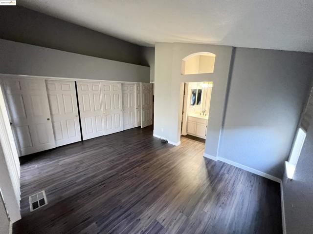 293 Amberleaf Way, Brentwood CA: https://media.crmls.org/mediaz/e156f873-9c80-4f11-b74f-45e8b324ca26.jpg