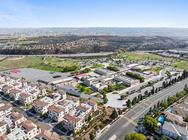 5212 Beachfront, San Diego CA: https://media.crmls.org/mediaz/e15757b0-9f1b-4994-b45c-56dd0a2d6bf3.jpg