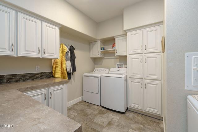 5540 W 5th Street, Oxnard CA: https://media.crmls.org/mediaz/e1580385-3737-4371-886b-955dde0fd160.jpg