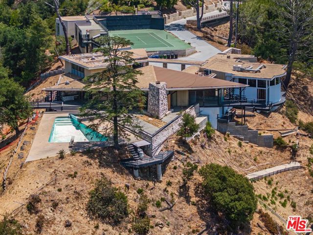 2859 Coldwater Canyon Drive, Beverly Hills CA: https://media.crmls.org/mediaz/e15826cf-559e-4049-ba5d-bb9747e764ba.jpg
