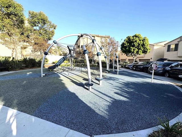 5427 SAN ROBERTO, San Diego CA: https://media.crmls.org/mediaz/e158776c-081a-46d0-9149-be65987d77db.jpg